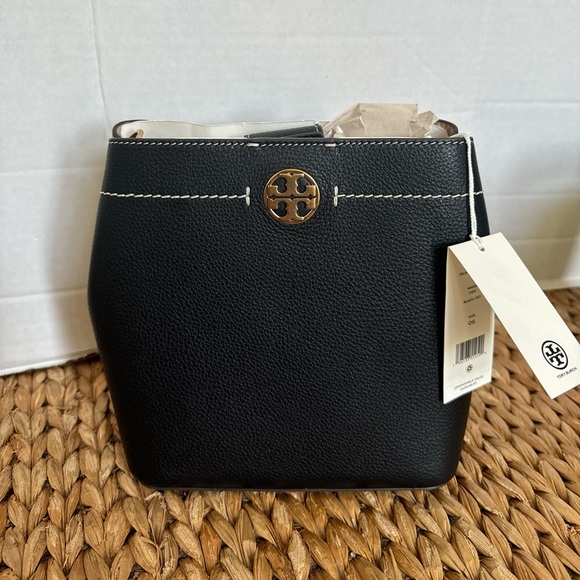 Tory Burch Handbags - New Tory Burch Felix Bucket Bag Leather Black Crossbody Purse 144028